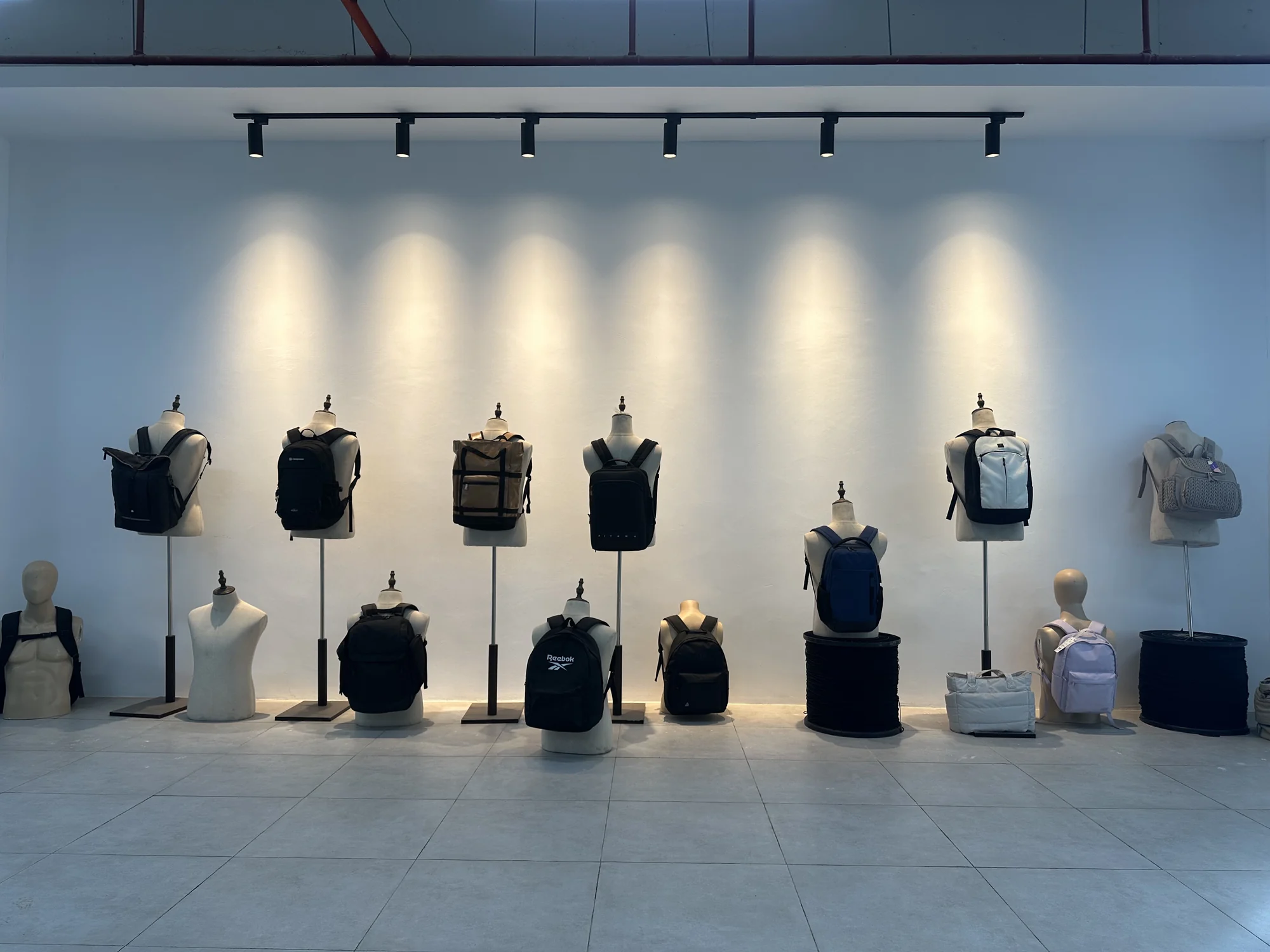 Showroom: Cross-category product presentation